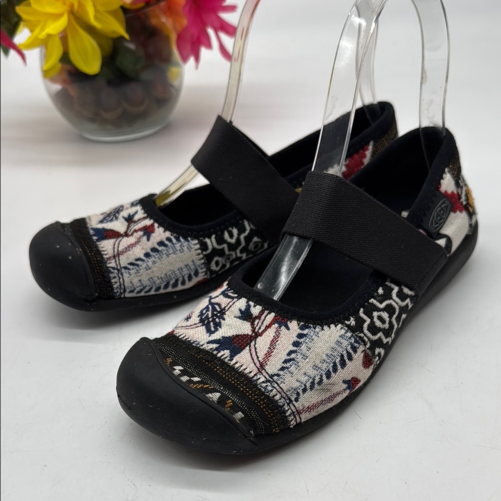 KEEN Black and White Patterned Mary Jane Shoes Size 5 KET9123B